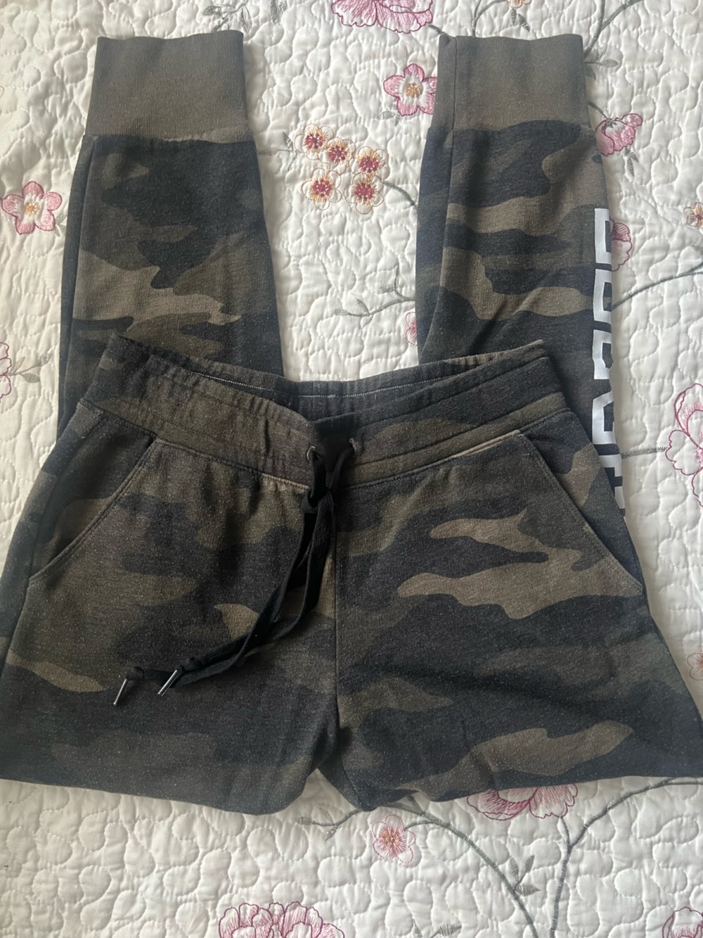 PINK Victoria's Secret women's Camo Joggers - Black/Olive
